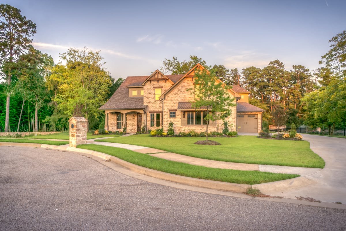 Exterior Finishes for Hill Country Barndominiums: Metal Siding, Stone, and More